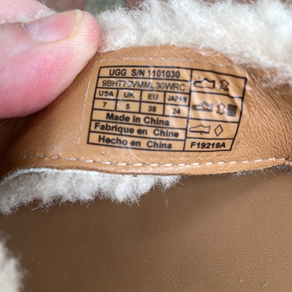 UGG Alicia Sherpa Sheepskin Natural Color Flip Flop Sandal - Picture 7 of 7